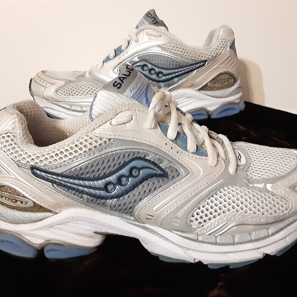 SAUCONY Hurricane 9 Sz 7.5 White Blue